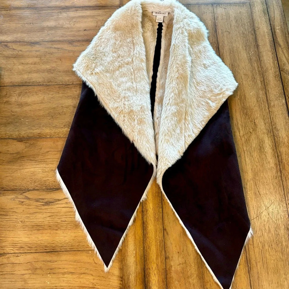 Ariat Women’s Faux Suede/Fur Vest, Small/Medium, Dark Brown, Cowgirl Western - Picture 3 of 8